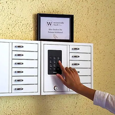 Weinstrasse No 8 
