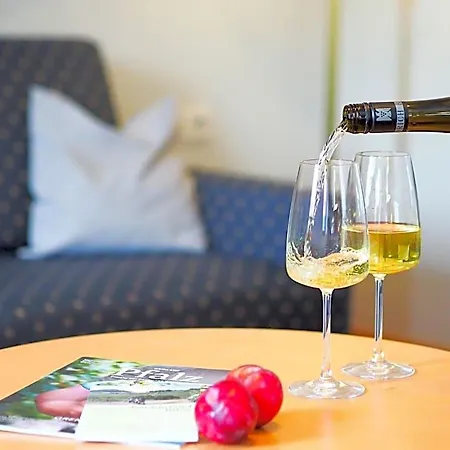 Weinstrasse No 8 