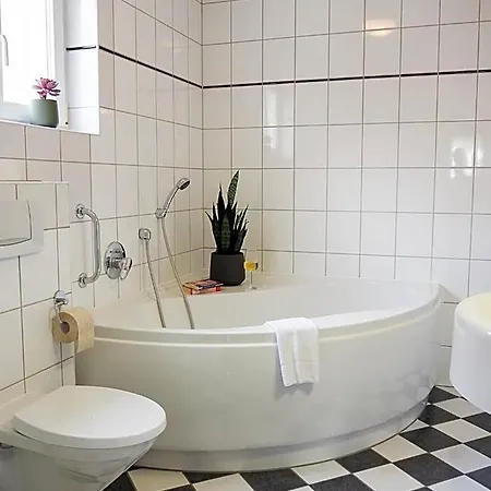 Otel Weinstrasse No 8 