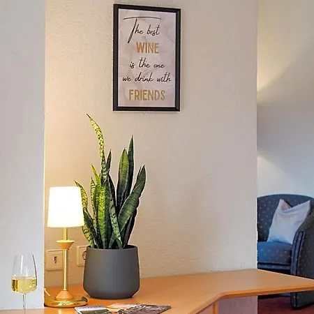 Weinstrasse No 8 