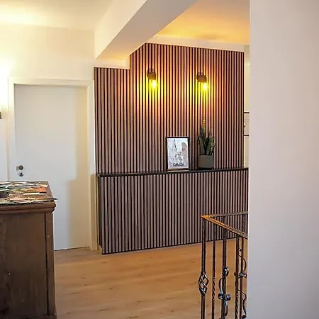 Otel Weinstrasse No 8 